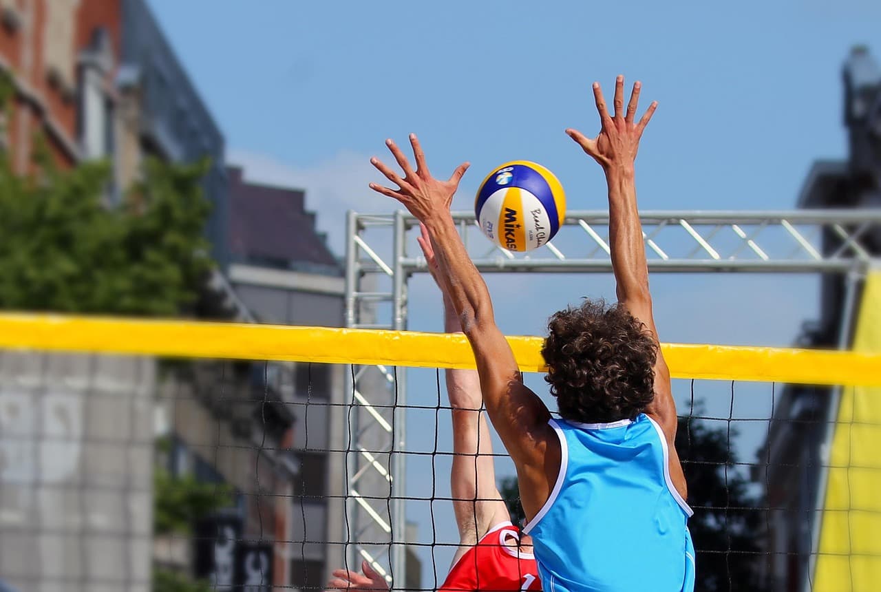 Comment intégrer les jeunes au volley direct : conseils pratiques